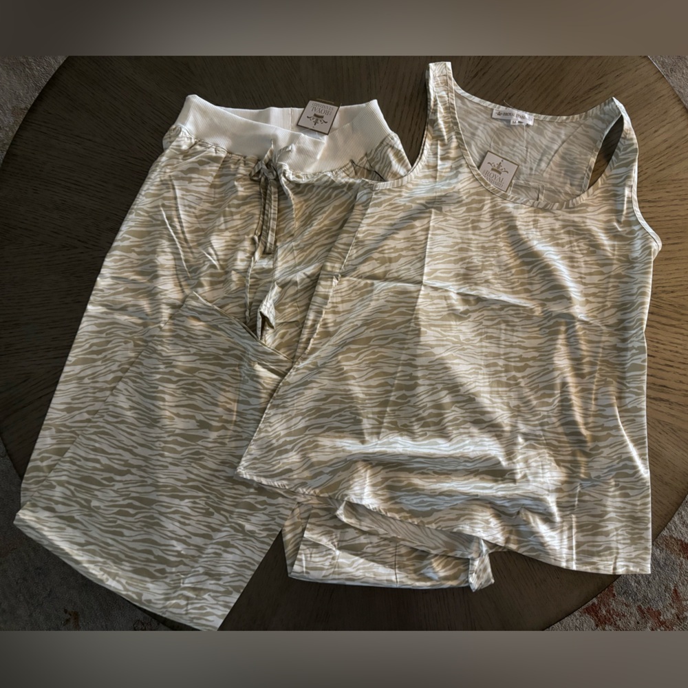 Royal Standard silky tiger print pajama set (pants and tank)